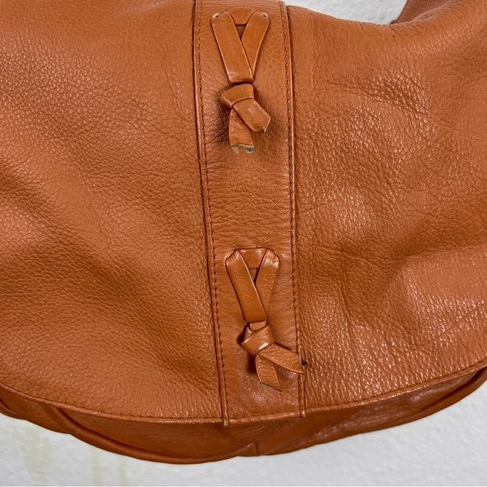 BOHO HOBO LARGE LEATHER BAG. 3 large inside sections-2 with zip pockets. Camel